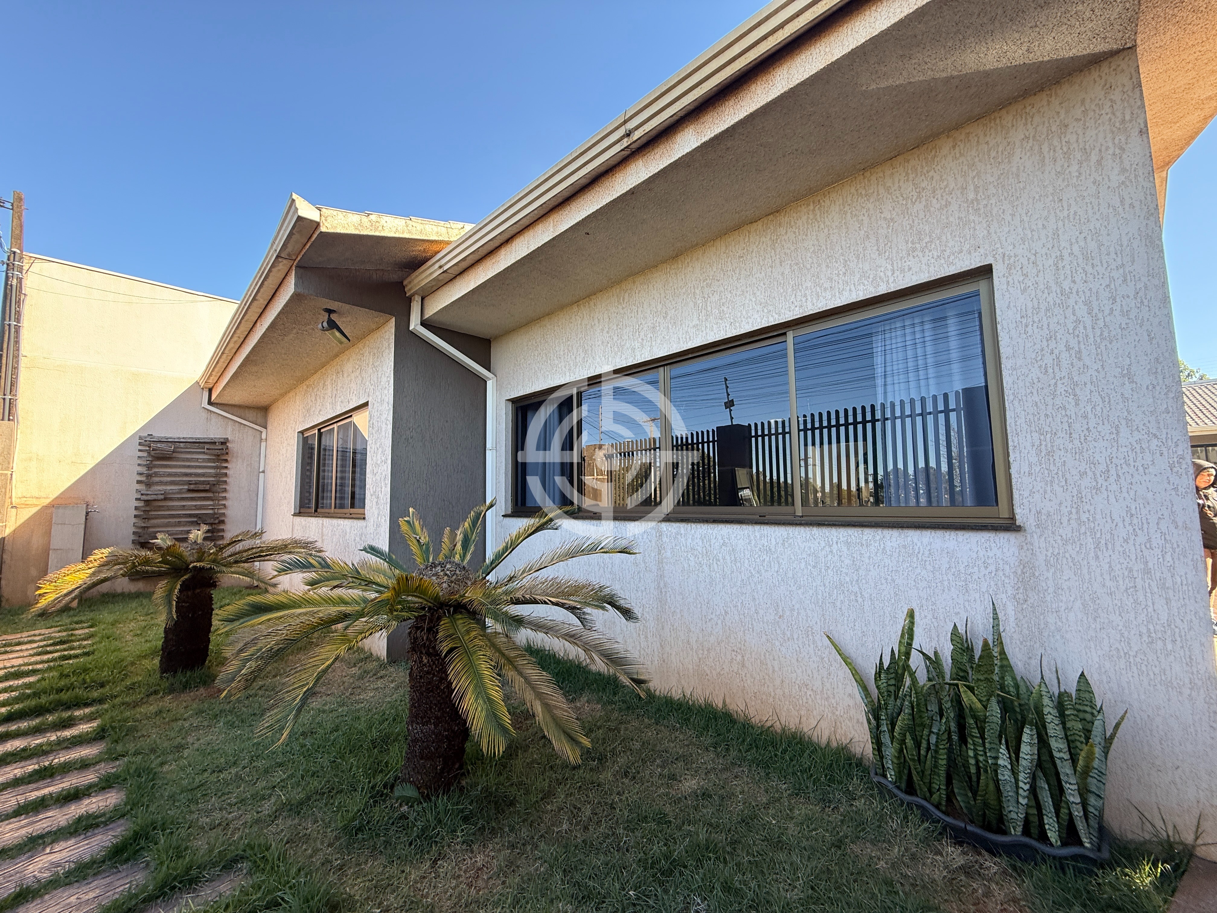 Casa com 2 suítes e 1 demi-suíte à venda, 249,68 m² por R$ 1.250.000,00 - Jardim Copacabana - Foz do Iguaçu/PR