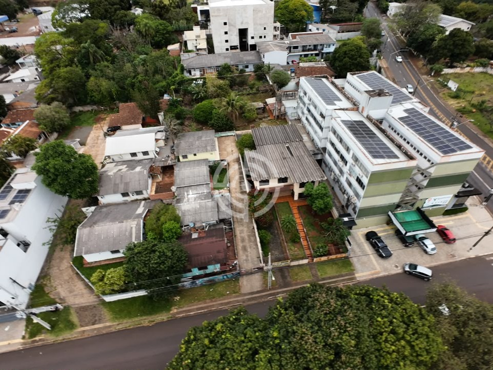 Terreno área de 1.800,00m2, com 5 Casas