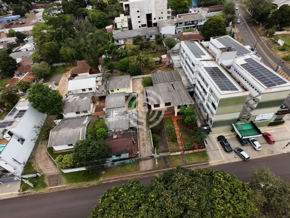 Terreno área de 1.800,00m2, com 5 Casas