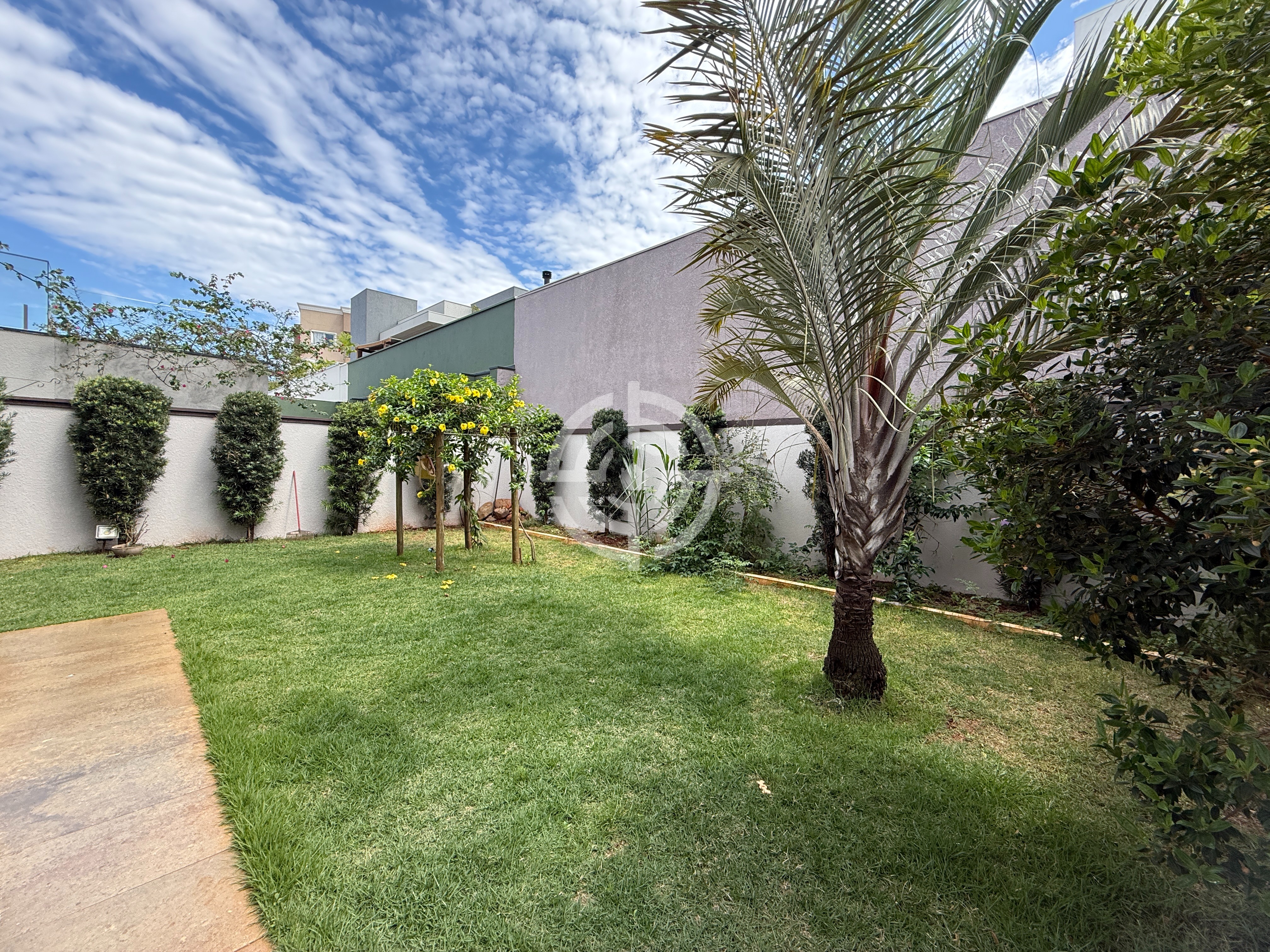 Sobrado à venda 3 suítes - 325,52 m² por R$ 2.850.000,00 - Condomínio Horizontal Fechado Vila A Park - Foz do Iguaçu/PR