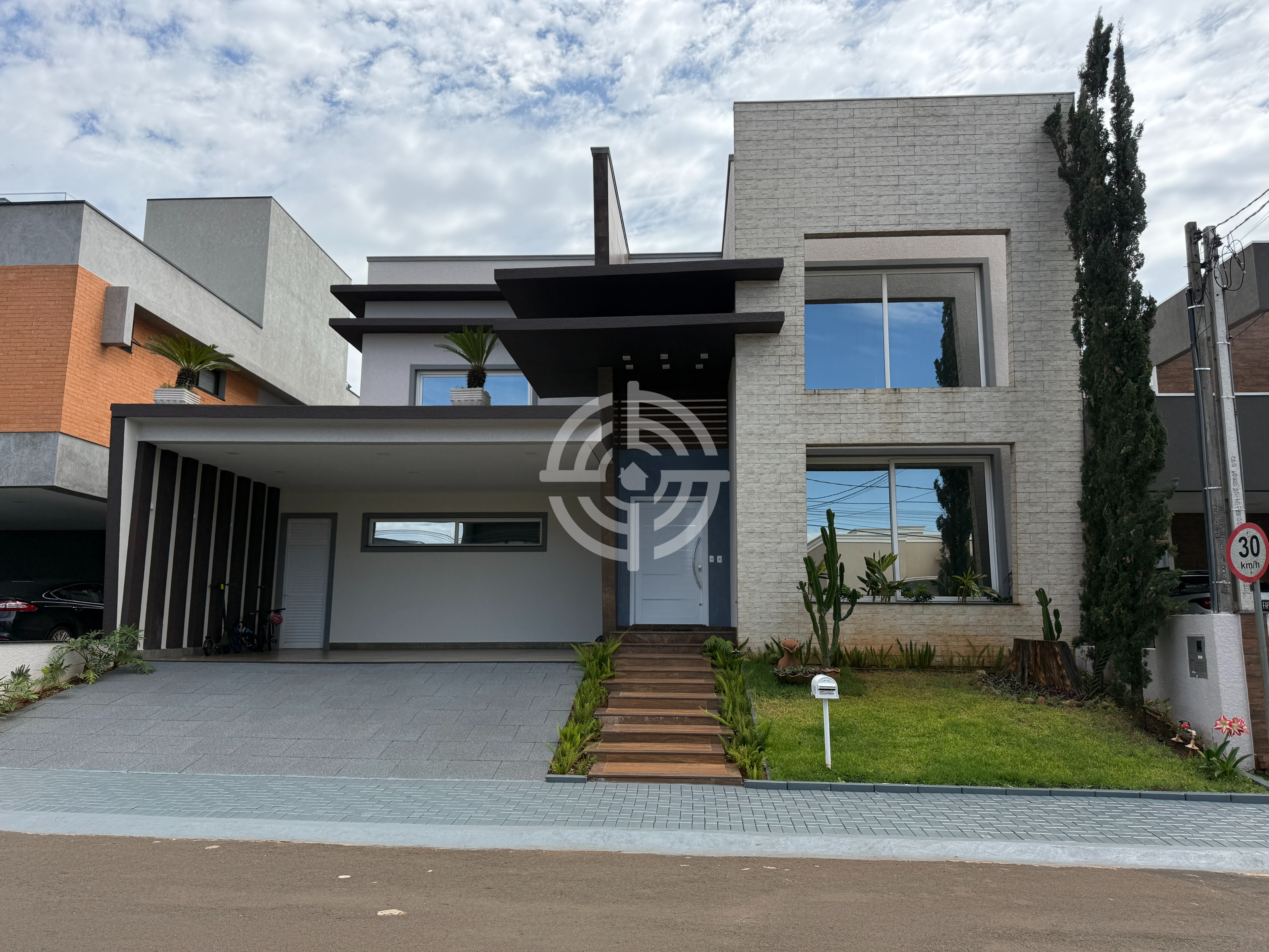 Sobrado à venda 3 suítes - 325,52 m² por R$ 2.850.000,00 - Condomínio Horizontal Fechado Vila A Park - Foz do Iguaçu/PR