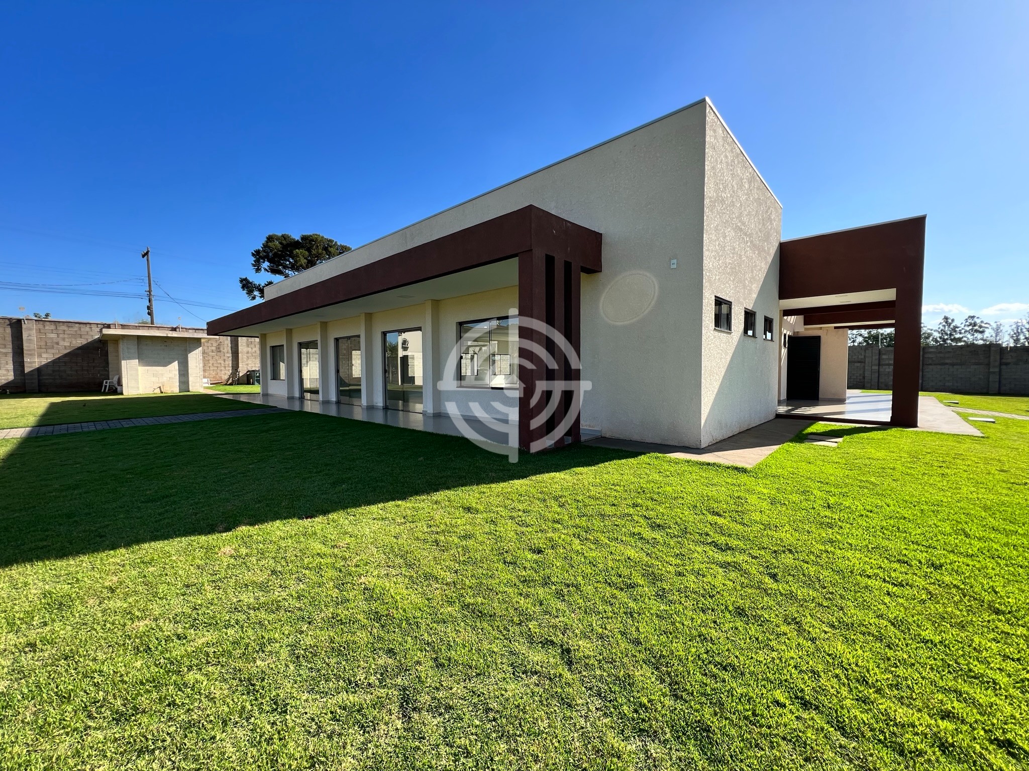 01 terreno de 300m2 localizado no Condomínio Fechado Iguaçu.