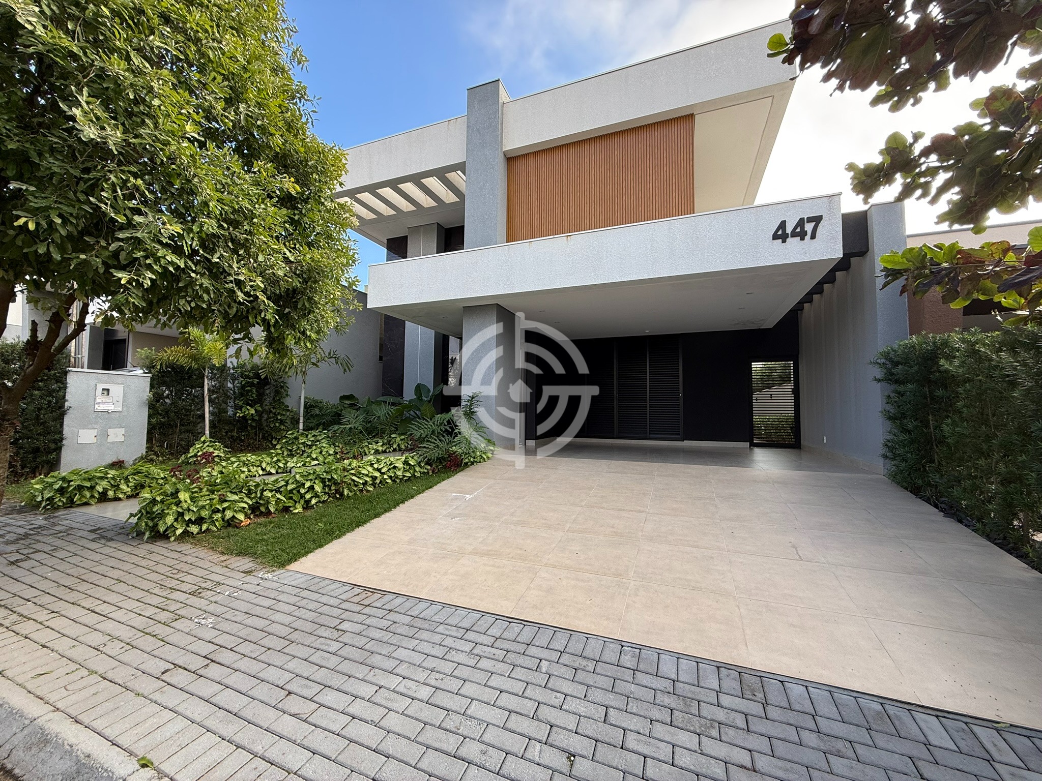 Sobrado com 2 suítes e 2 dormitórios à venda, 243 m² por R$ 2.300.000,00 - Condomínio Residencial Safira - Foz do Iguaçu/PR