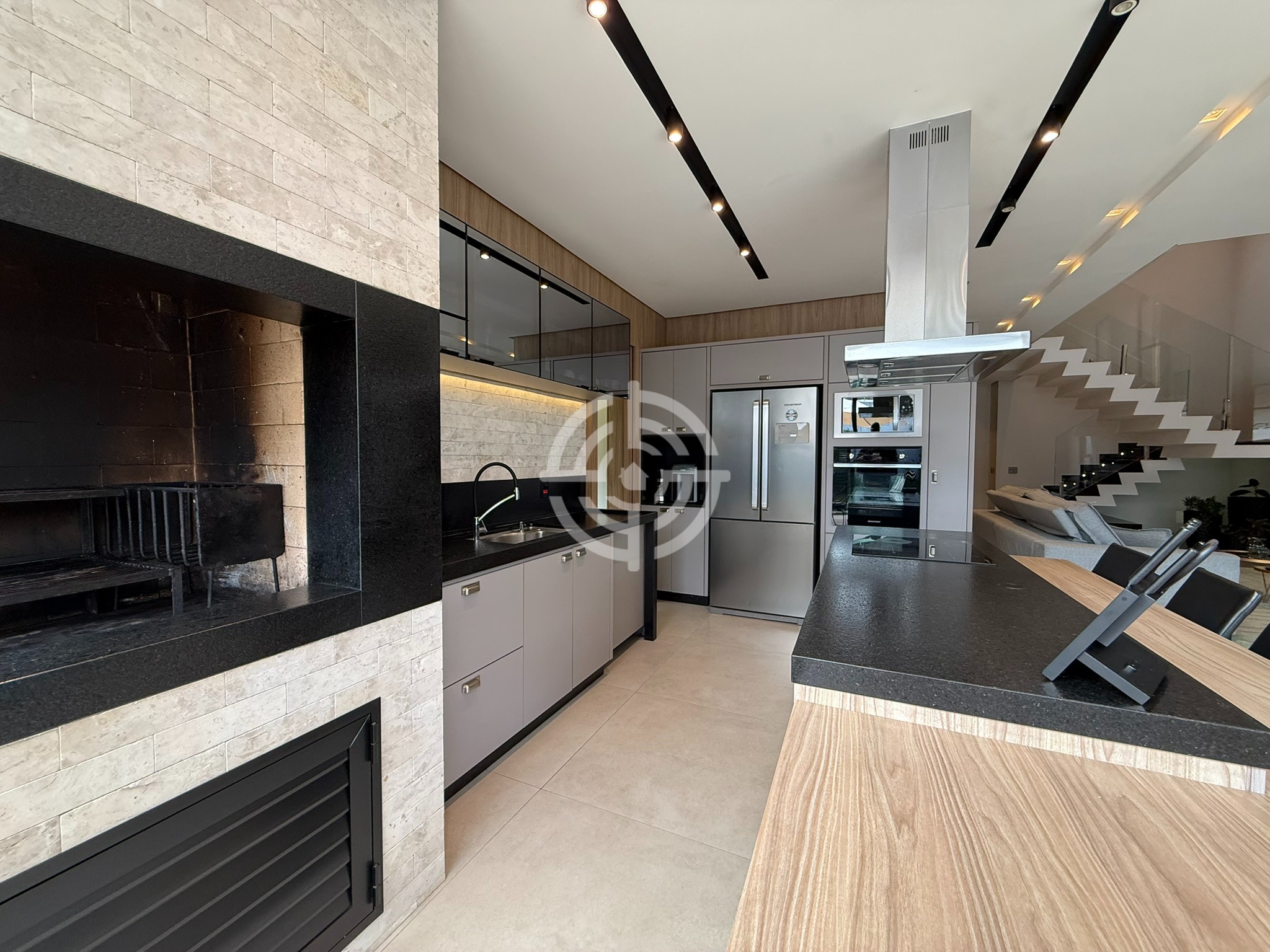 Sobrado com 2 suítes e 2 dormitórios à venda, 243 m² por R$ 2.300.000,00 - Condomínio Residencial Safira - Foz do Iguaçu/PR