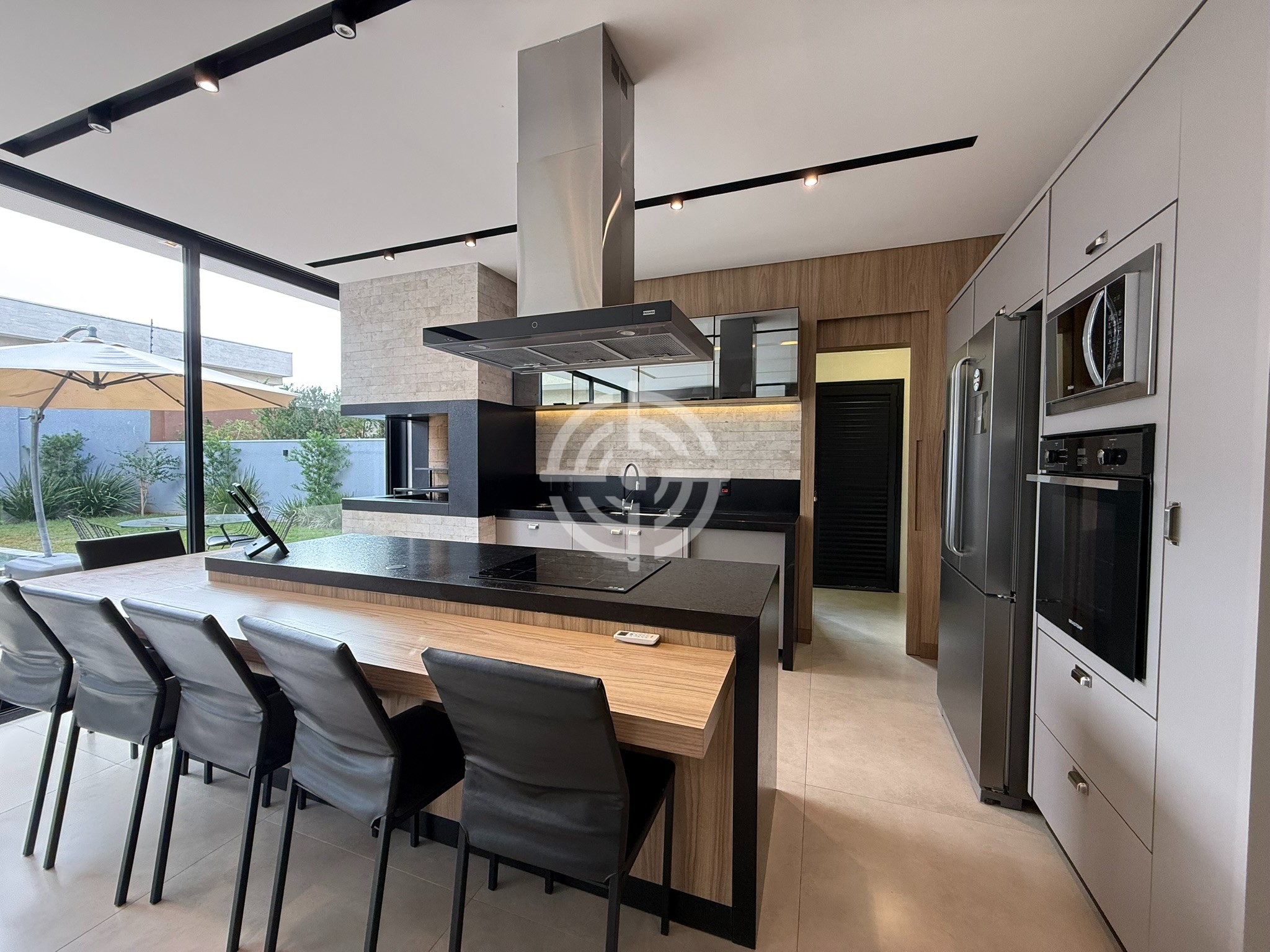 Sobrado com 2 suítes e 2 dormitórios à venda, 243 m² por R$ 2.300.000,00 - Condomínio Residencial Safira - Foz do Iguaçu/PR