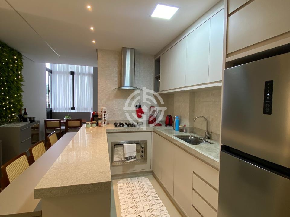 Apartamento novo mobiliado a venda na Av. Tacredo Neves 