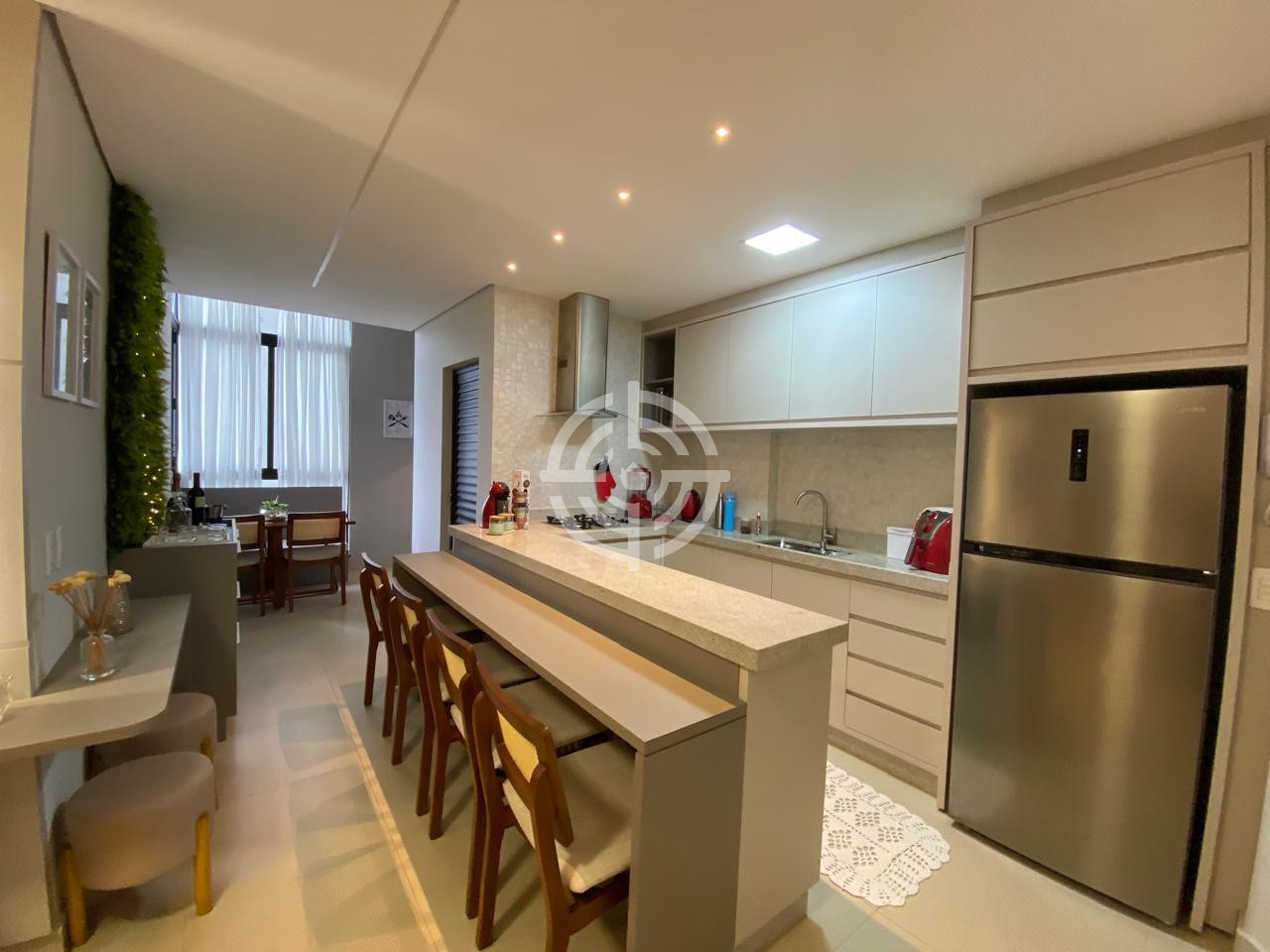 Apartamento novo mobiliado a venda na Av. Tacredo Neves 