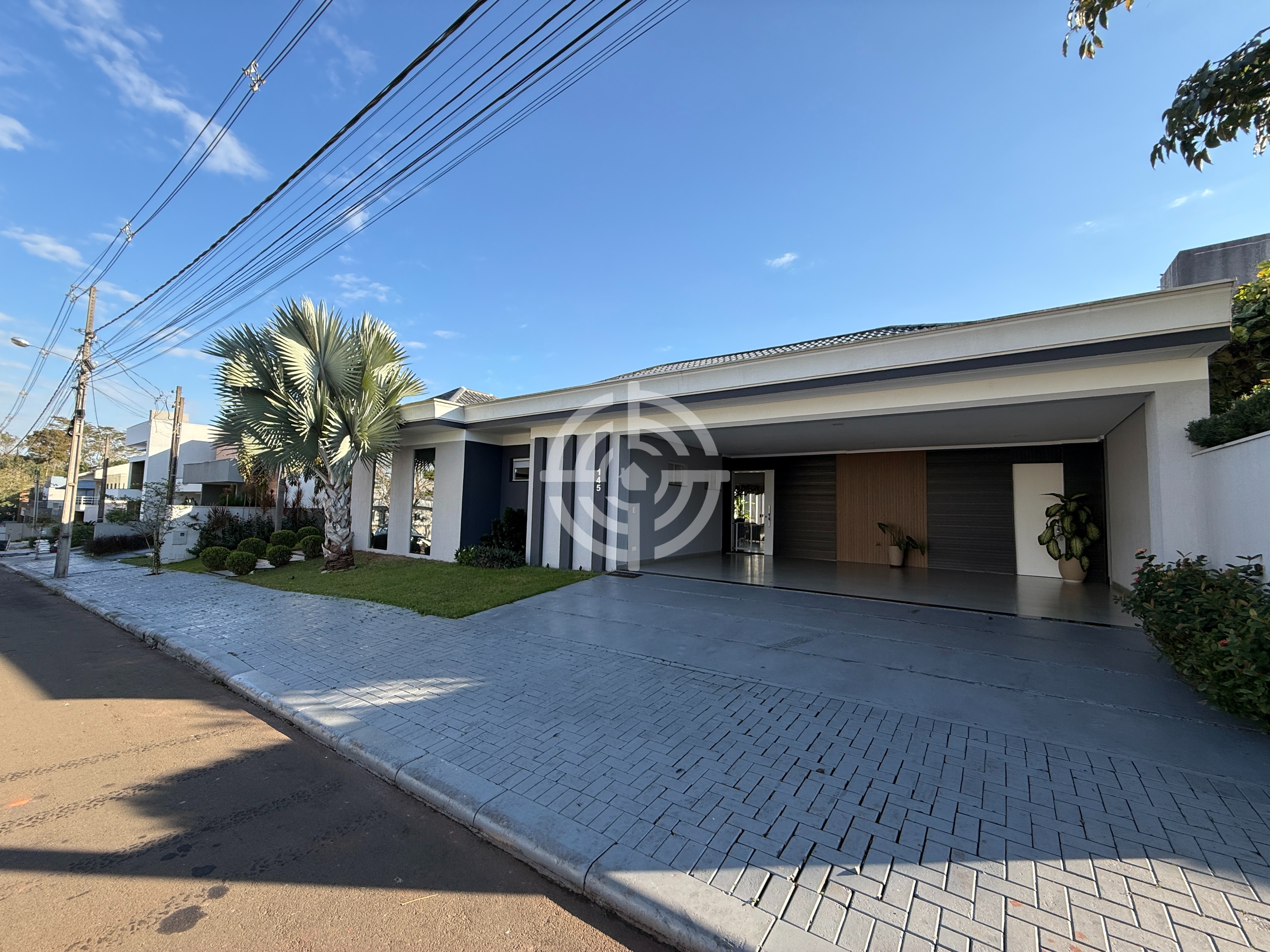 Casa com `5 dormitórios à venda, 440 m² por R$ 2.300.000,00 - Condomínio Residencial Dom Olívio - Foz do Iguaçu/PR