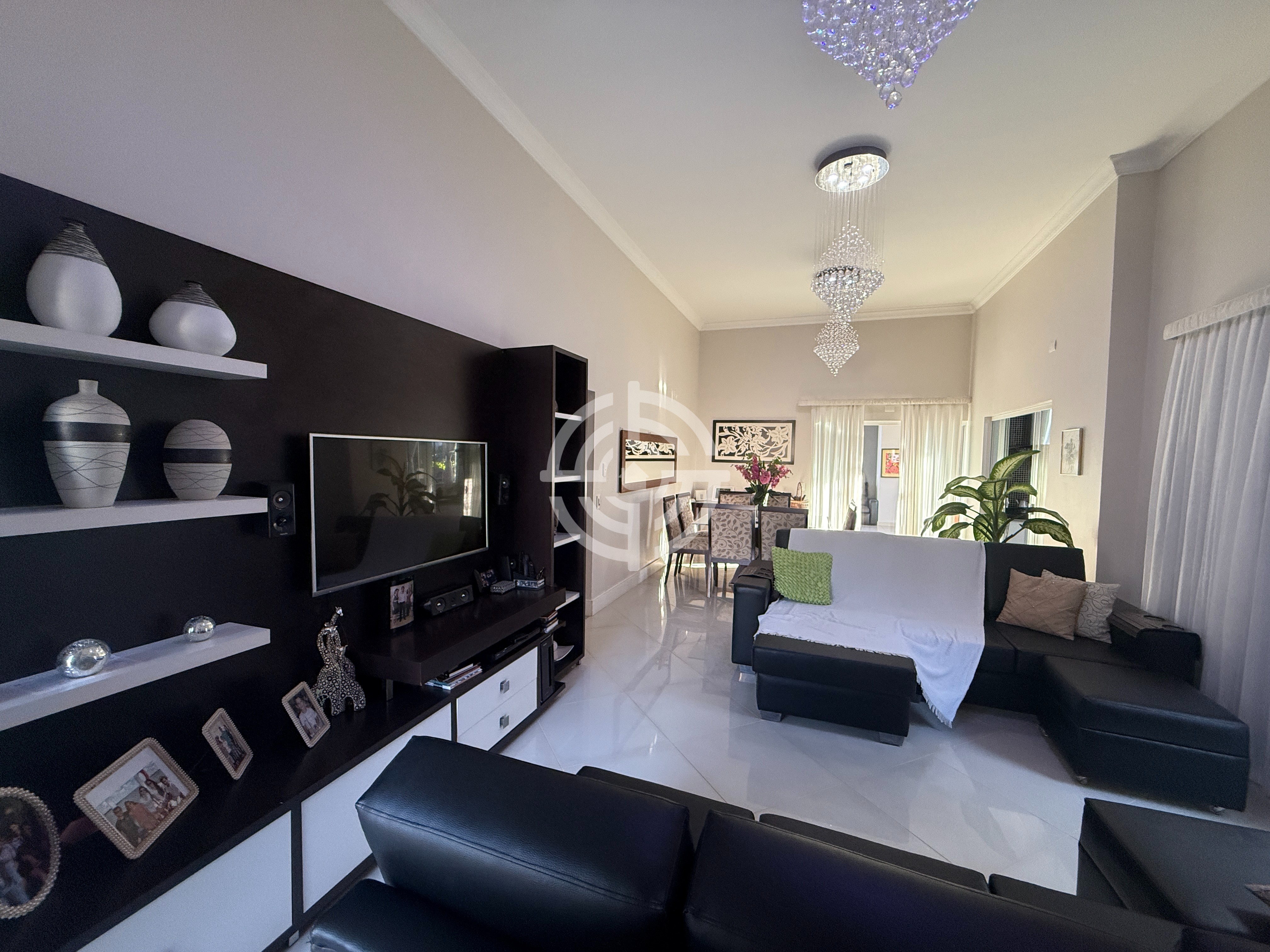 Casa com `5 dormitórios à venda, 440 m² por R$ 2.300.000,00 - Condomínio Residencial Dom Olívio - Foz do Iguaçu/PR