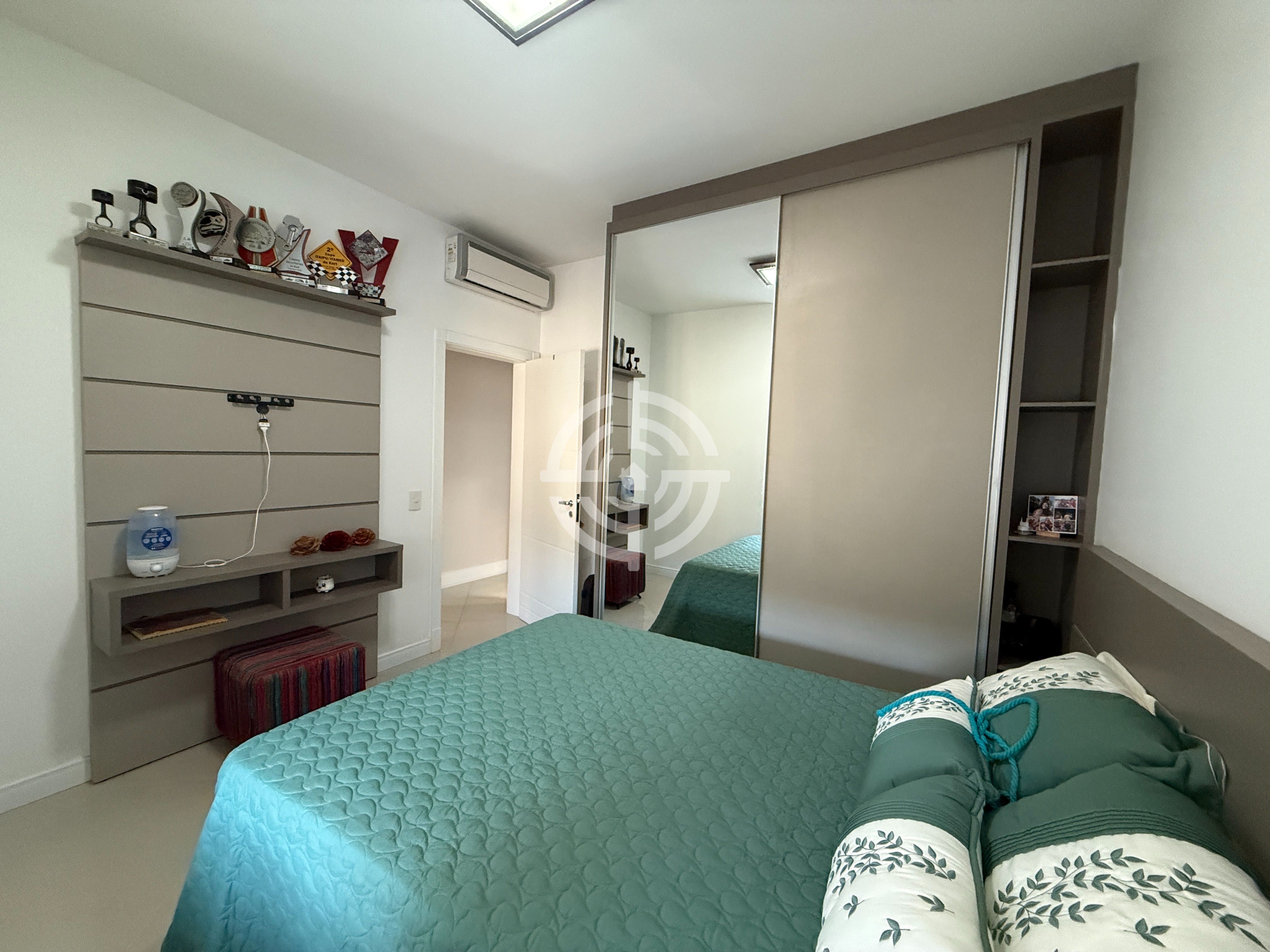 Casa com `5 dormitórios à venda, 440 m² por R$ 2.100.000,00 - Condomínio Residencial Dom Olívio - Foz do Iguaçu/PR