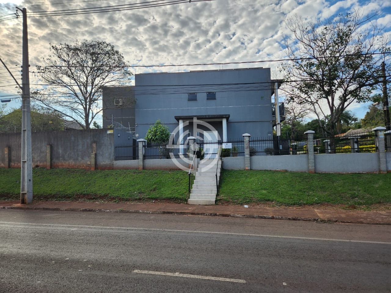 01 Prédio comercial e residencial localizado na Av. General Meira, Jardim Social, em Foz do Iguaçu/PR.