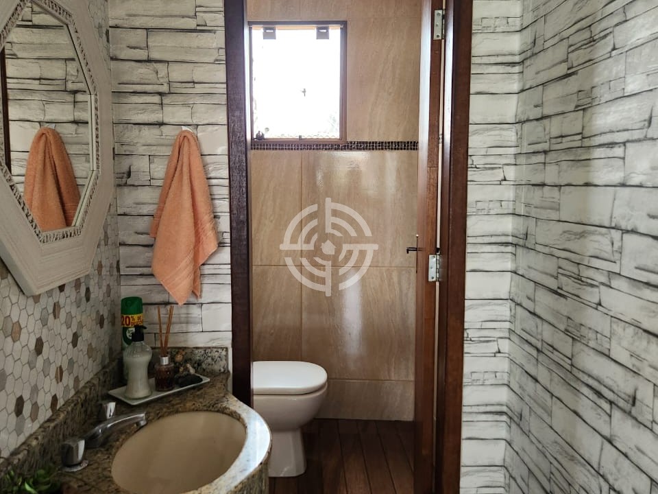 01 Prédio comercial e residencial localizado na Av. General Meira, Jardim Social, em Foz do Iguaçu/PR.