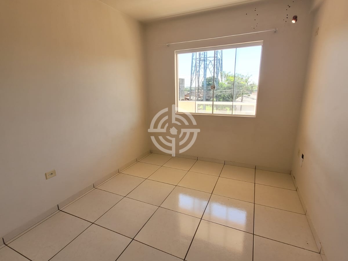 Sobrado com Sala Comercial e Apartamentos